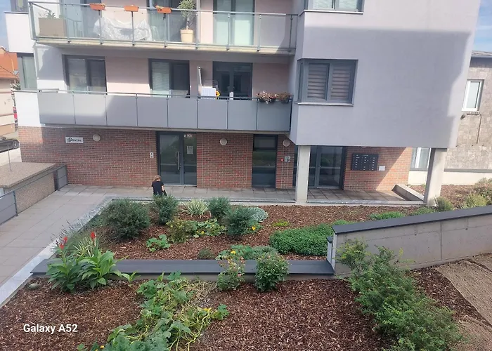 New Next To Old Town Apartmán *